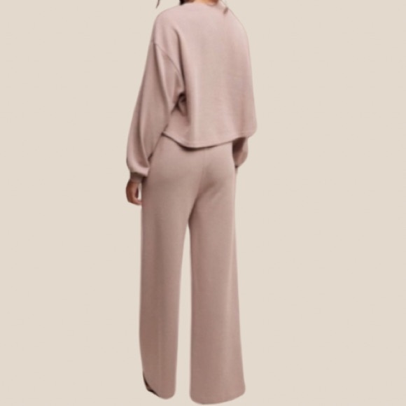 New in Knit Cropped Sweatshirt Top and Wide Leg Pants Athleisure Lounge Set - Picture 5 of 7